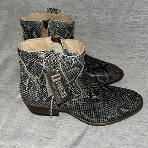 Dingo Clementine Leather Ankle Boots